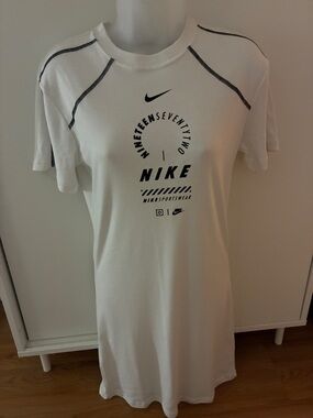 Nike White Short Sleeve Dress Graphic Crew Tee with Black Accents